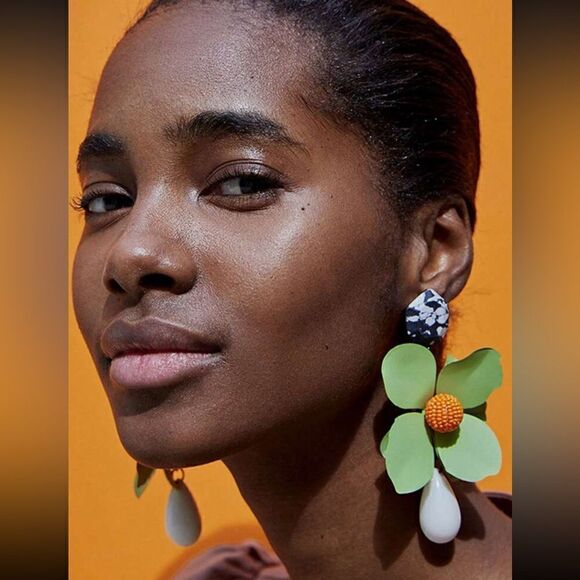 Zara Jewelry - Flower drop earrings N143